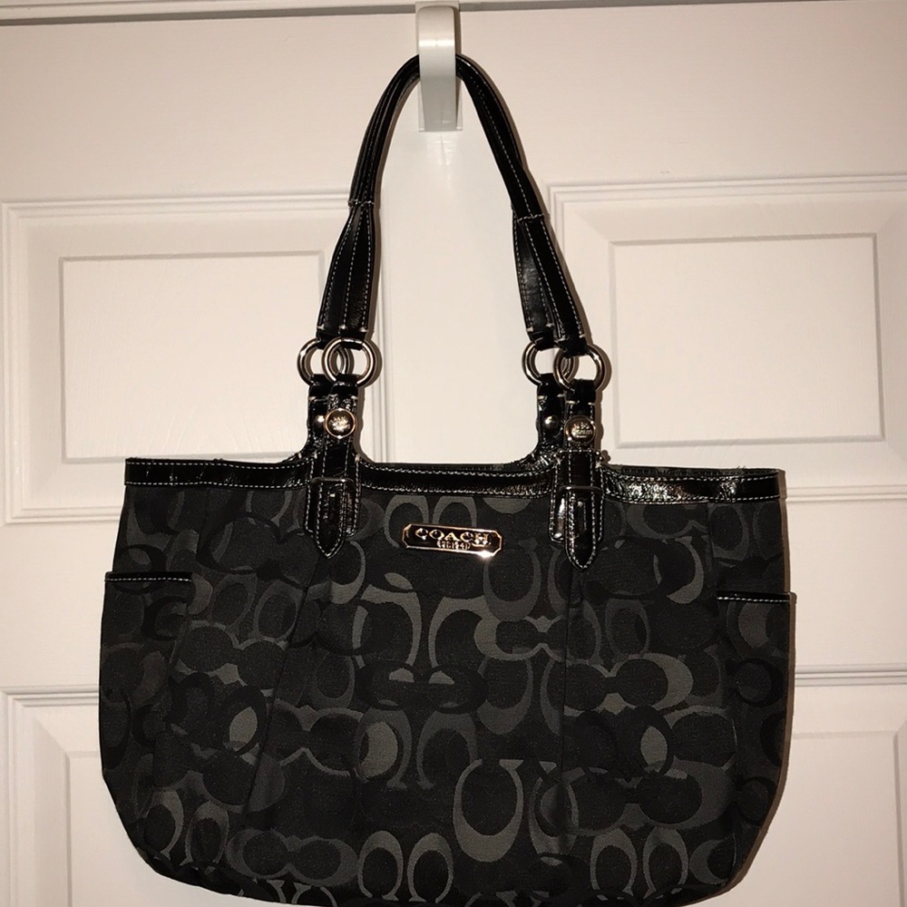 💯 authentic Coach bag